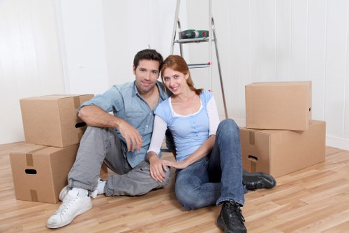 Mover handling belongings with public liability insurance support